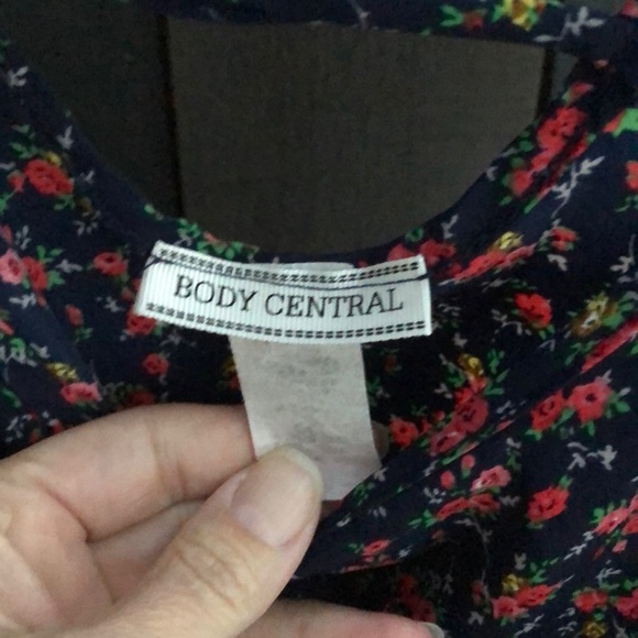 Body Central Flowered Dress. Body Central Brand. - Picture 3 of 4